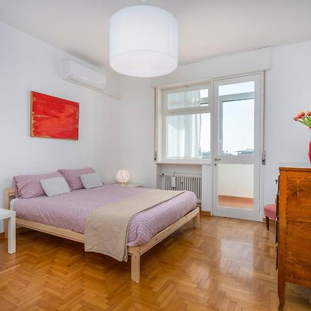 Udine Viale Venezia Huge Red Apartment Extérieur photo