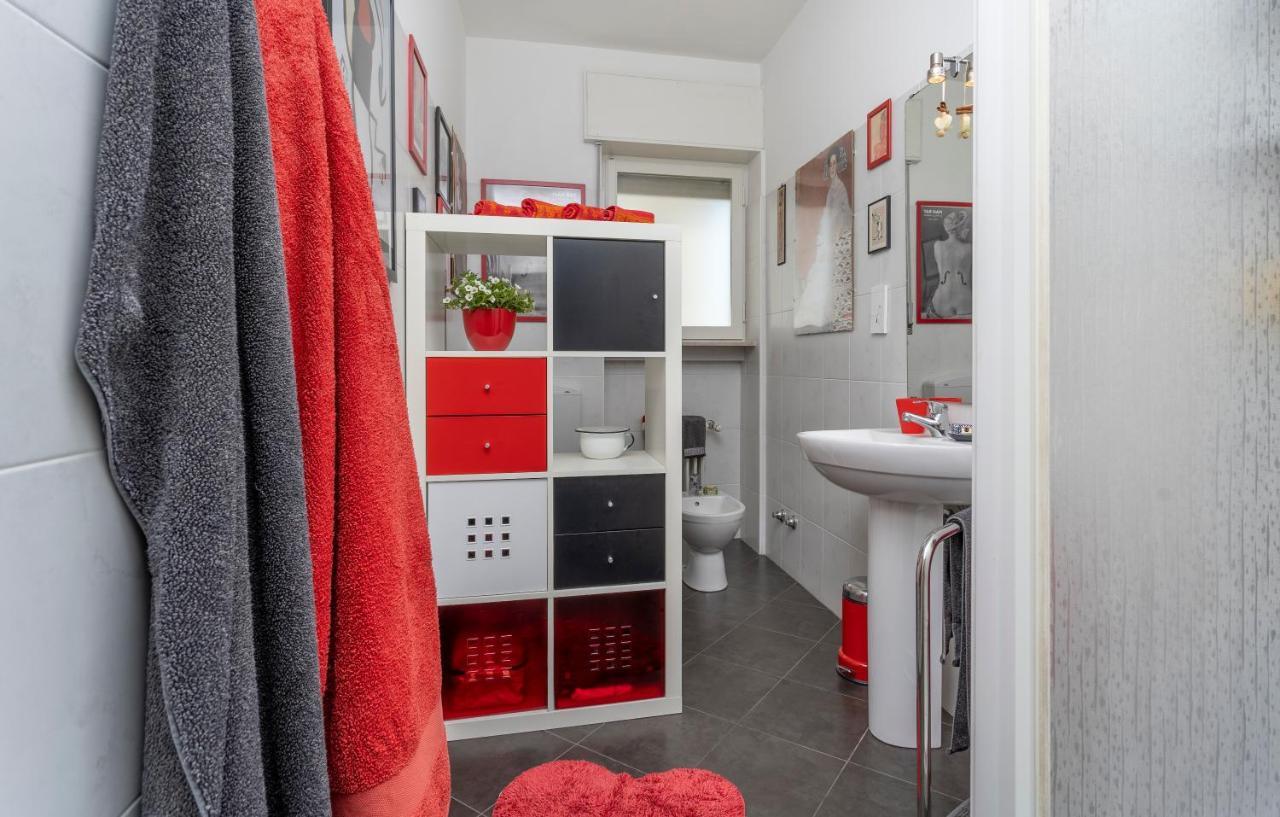 Udine Viale Venezia Huge Red Apartment Extérieur photo