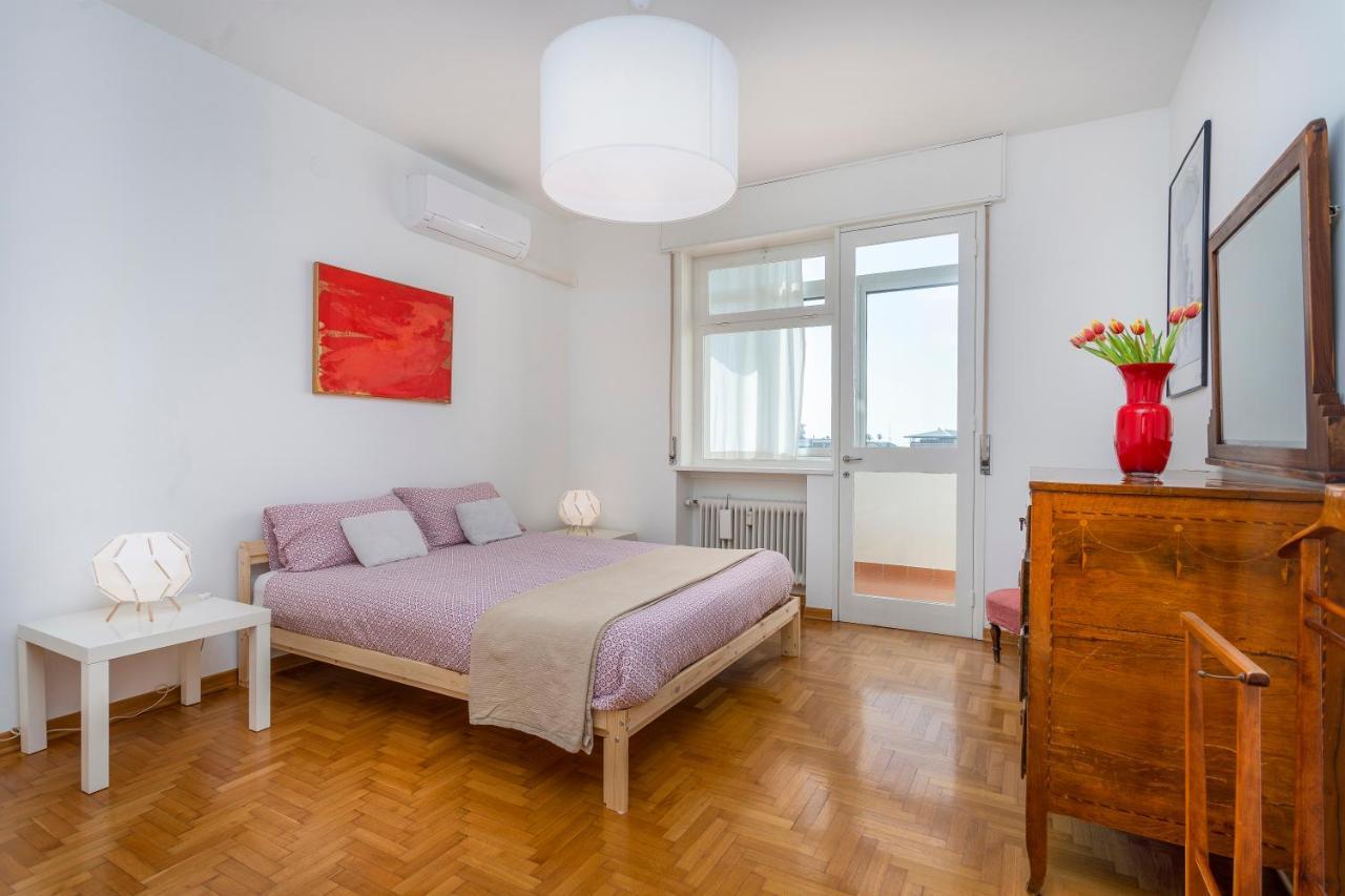 Udine Viale Venezia Huge Red Apartment Extérieur photo