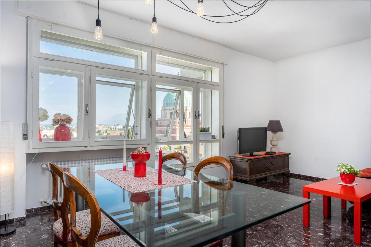 Udine Viale Venezia Huge Red Apartment Extérieur photo